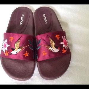 ❌SOLD‼️😍CLEARANCE❗️Satin burgundy slides